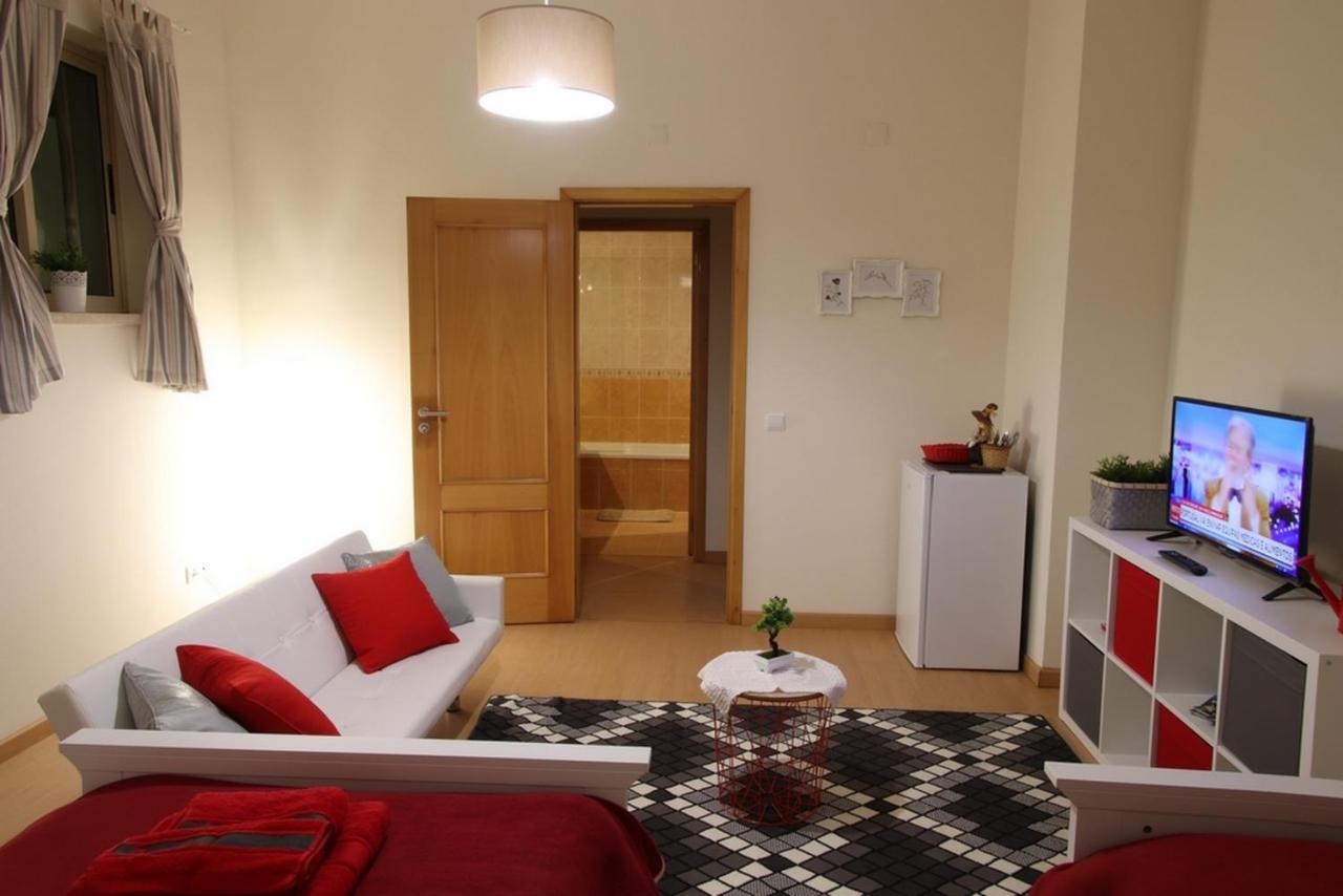 Quartos Confortaveis Em Casa Proximo Ao Mosteiro باتالها المظهر الخارجي الصورة